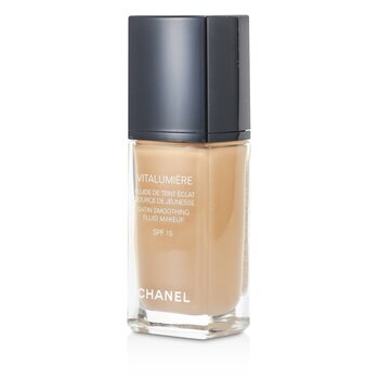 CHANEL VITALUMIÈRE Satin Smoothing Fluid Makeup